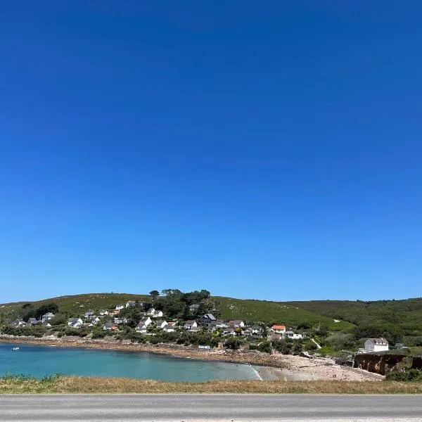 Au Petit Brick - Cosy beachfront house, hotel in Maupertus-sur-Mer