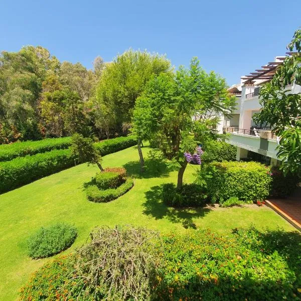 Los Arqueros Golf lovely condo near Marbella & Puerto Banus, hotel di Benahavis