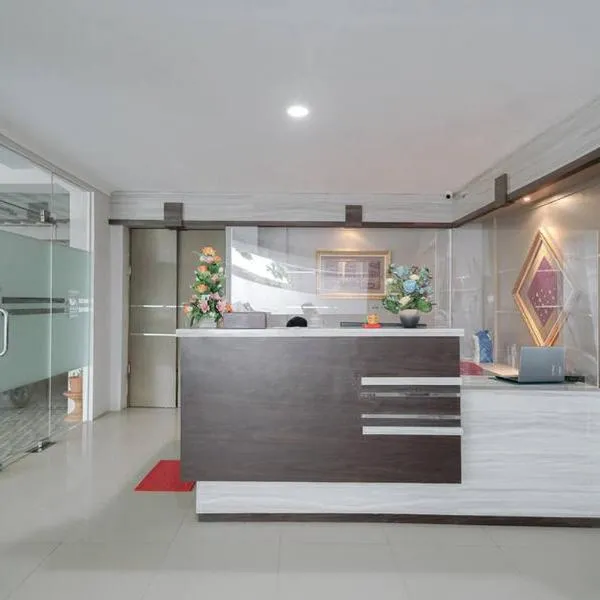 Urbanview Hotel Bari Syariah Palembang By RedDoorz, hotel di Sukarami