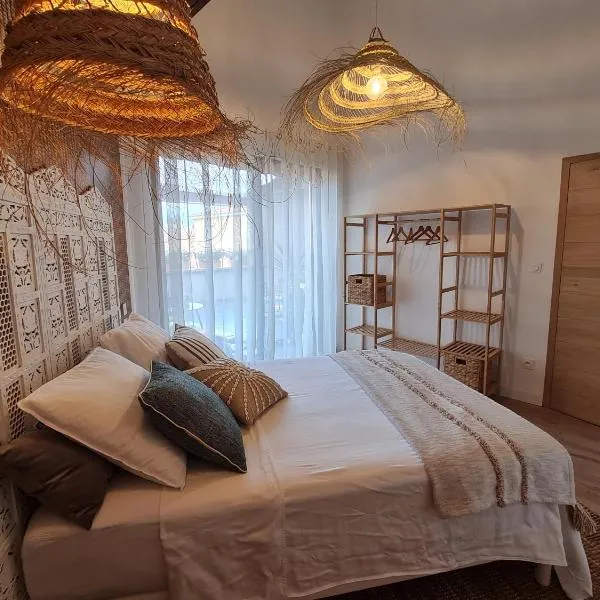 Gite cosy dans une demeure de charme - Romane – hotel w mieście Thuir