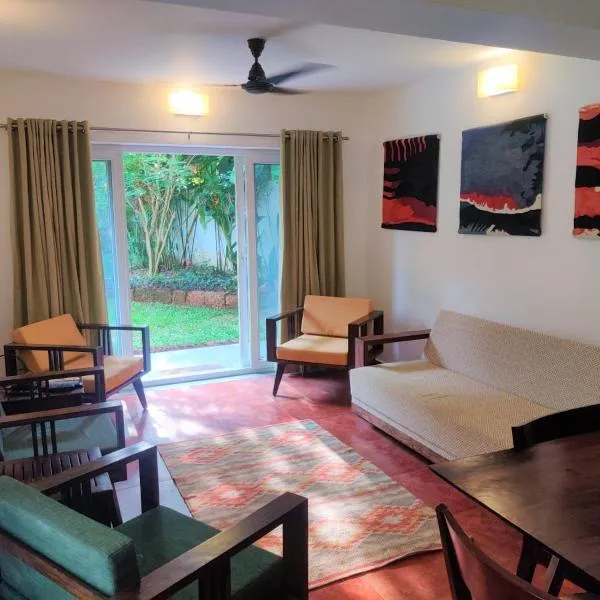 Jungle Hut-Annabelle's Beach Apartments at Bernard Simao,Calangute,Goa, hotel v destinaci Candolim