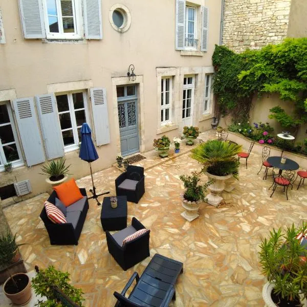 Maison d'hôtes de charme - Au Lys Blanc: Châteauroux şehrinde bir otel