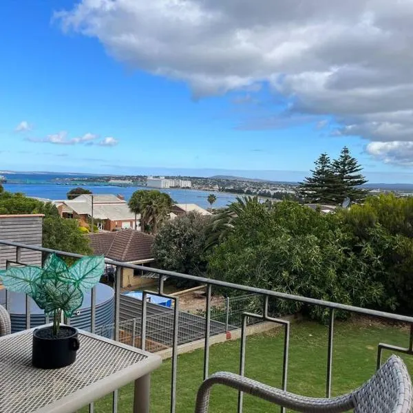 Celestial Heights - Stunning Views of City & Bay, hotel in Port Lincoln