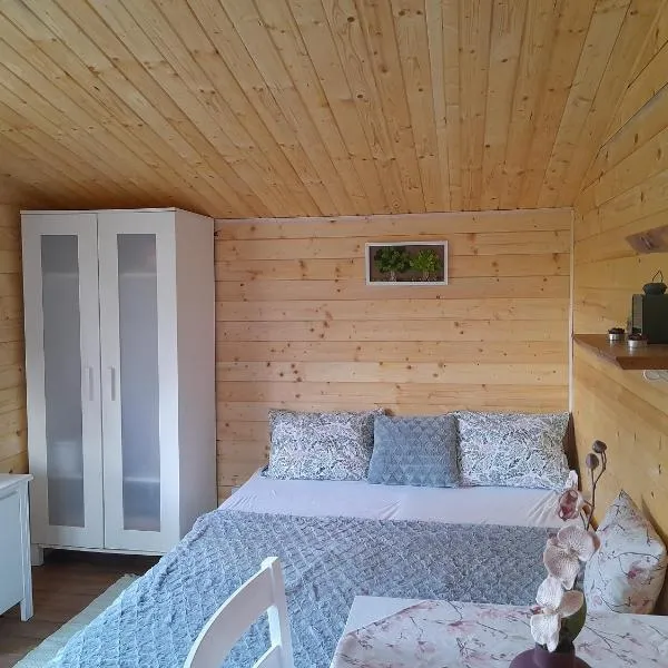 Chatka Katka ubytovanie Teplý Vrch, hotel in Rimavská Sobota