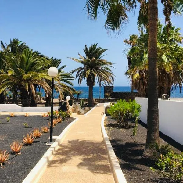 Trinity house en Playa Bastian, hotel in Costa Teguise