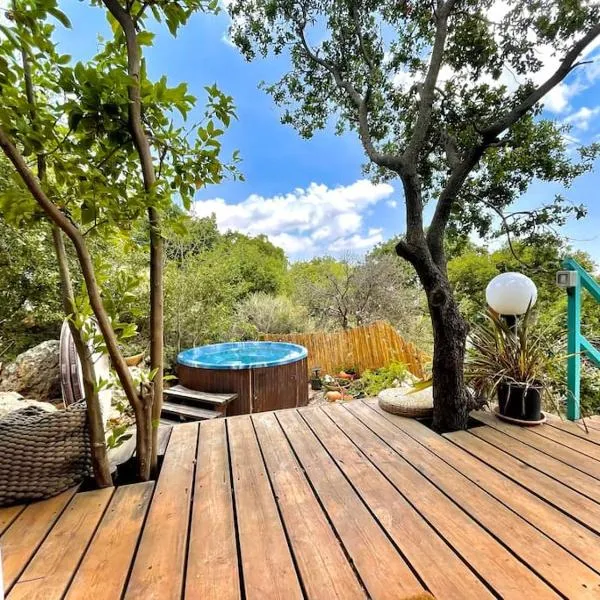 Solara Cabin, hotel ad Amirim