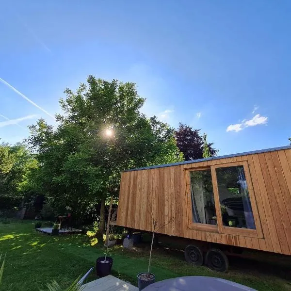 La Cabane Enchantée - Votre Pause Arborée, hôtel à Mehaigne