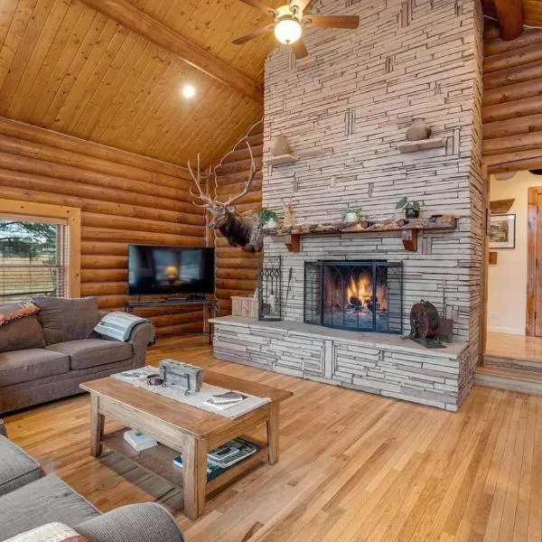 Cozy Custom Cabin In The Pines-Williams AZ, hotel in Williams