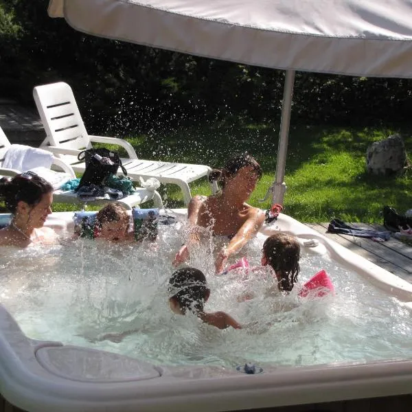 Club Hotel Alpino, hotel i Folgaria