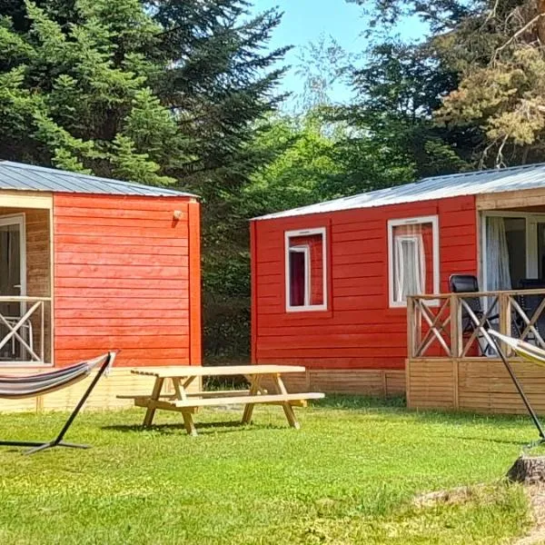 Chalet et mobil homes dans la montagne au Camping les Sapins, hotel a Roquefeuil