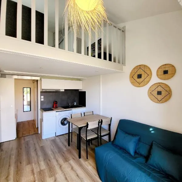 Petite maison de vacances au bord de l'eau – hotel w mieście Leucate