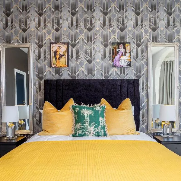 Empress Hall Blackpool by Charles Alexander Short Stay - Sleeps 20, hotel in Blackpool