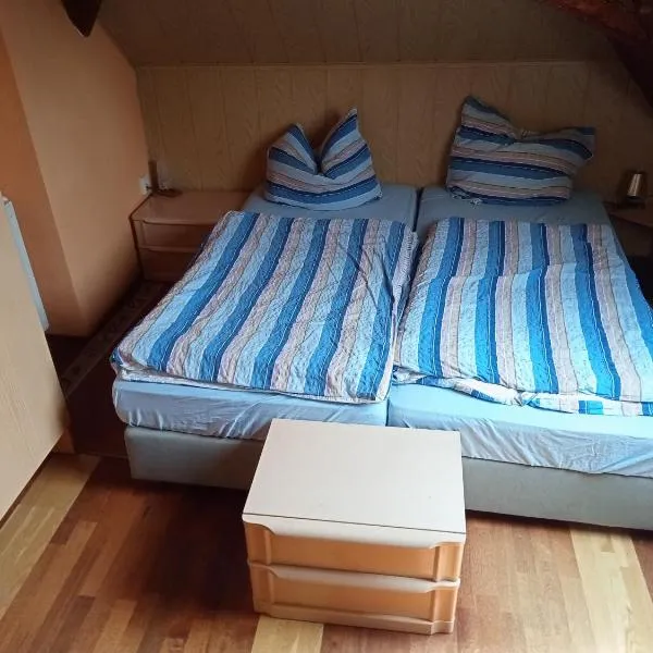 Übernachtungszimmer 1, hotel v destinaci Schlettau