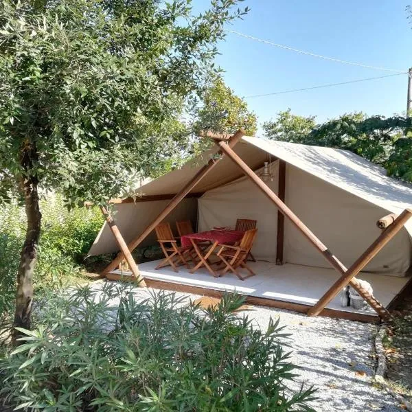 Glamping Agricampeggio Tognoni, hotel din La Sdriscia