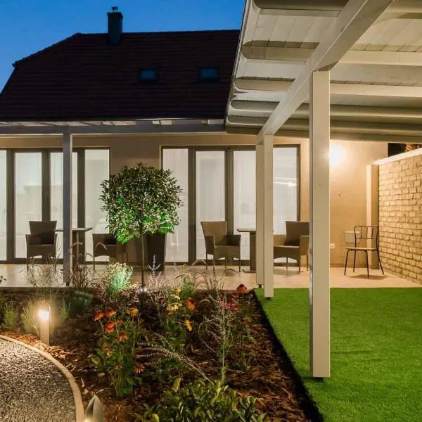 Villa Strokay - Few minutes walk from Lake Balaton, hotel in Keszthely