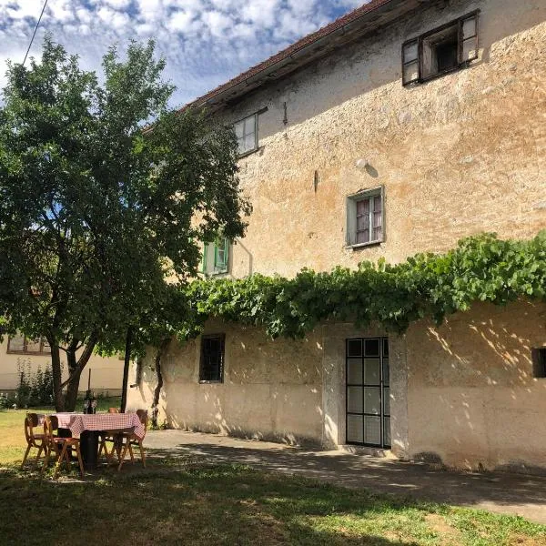 Cultural monument House Vecchia, hotel in Jezerane