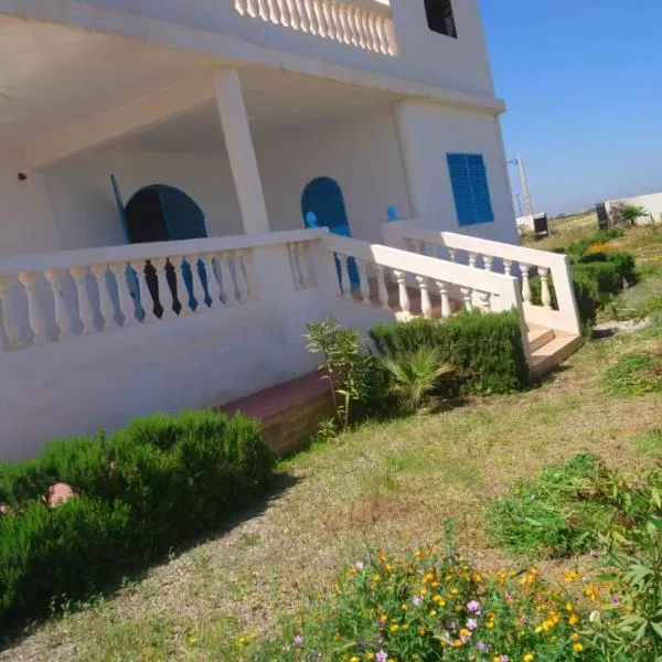Villa en el campo sobre el mar, hotel in El Borj