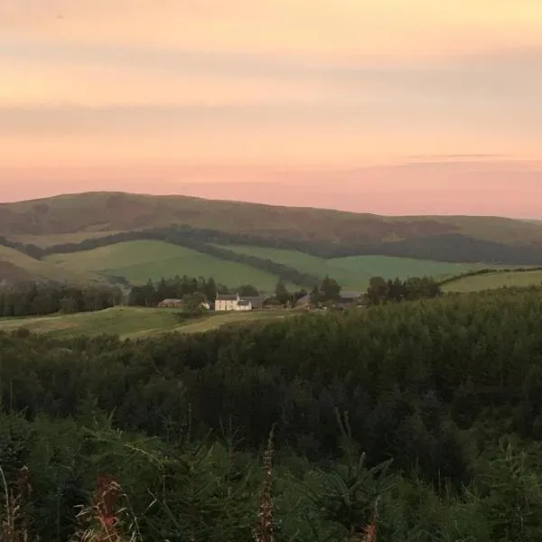 Ladyurd Farmhouse، فندق في West Linton