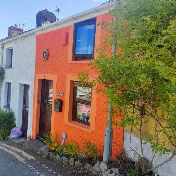 Fishermen's cottage with log burner, 2 bathrooms & sea views from garden terraces, hotel di The Mumbles