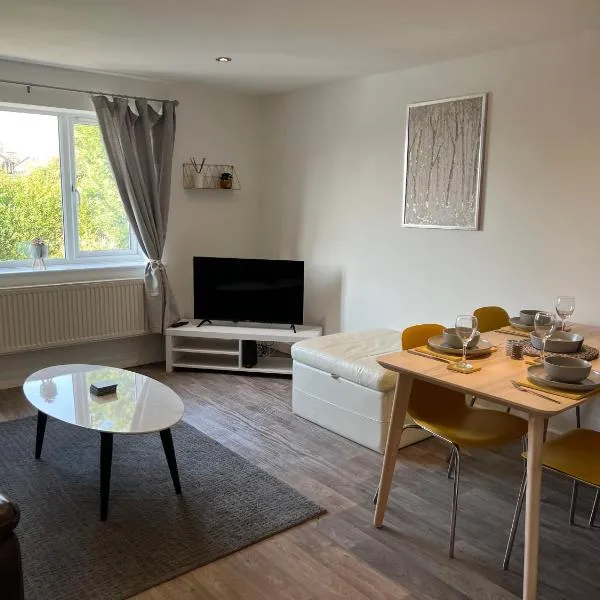 The Aldridge 2 Bedroom Apartment with FREE Parking، فندق في Ibstock