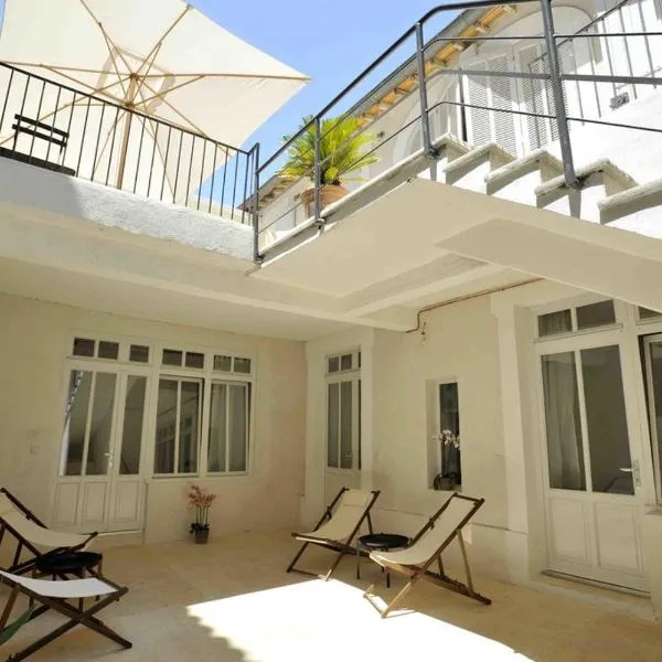 Maison Boussingault, hotel v Avignonu