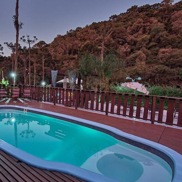 Chalés e Suítes Jardim do Buda com piscina aquecida
