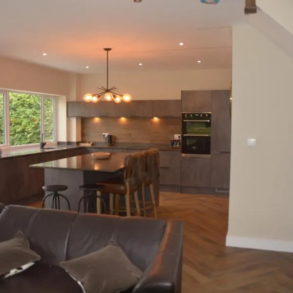 The Bunkhouse - 2 bedroom home with parking, hotell i Grafton Flyford