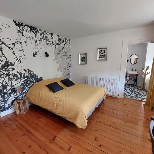 Le Moulin Chambres hôtes – hotel w mieście Montréal La Cluse