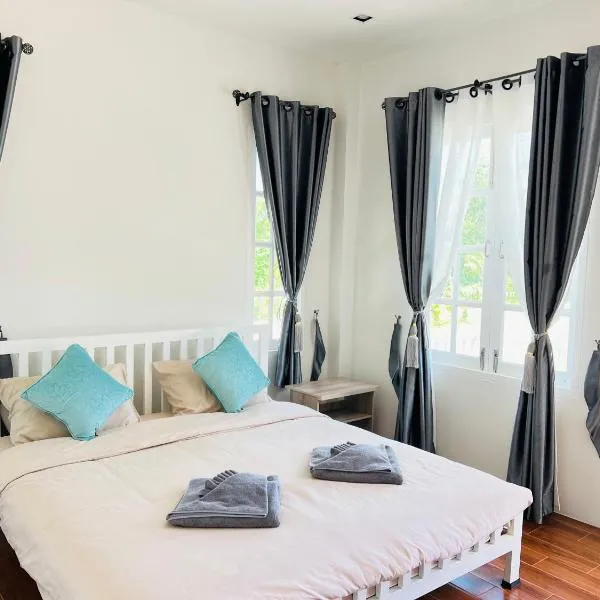 บ้านพักดีมีทรัพย์ Baan PakDee Meesub, hotel a Uthai Thani