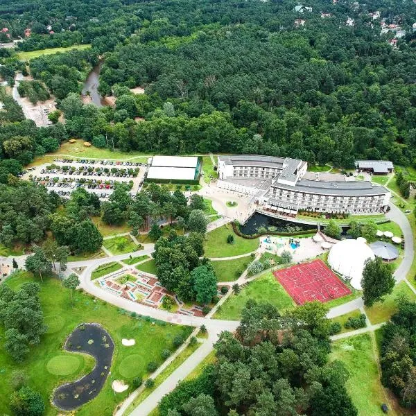 Holiday Inn Resort Warsaw Józefów, an IHG Hotel, hotel in Wiązowna