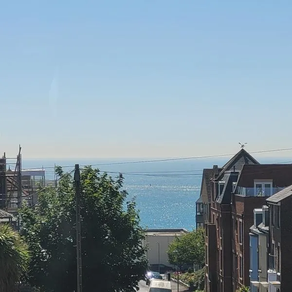 a sea view property with a short walk to beach, hotel i Ramsgate