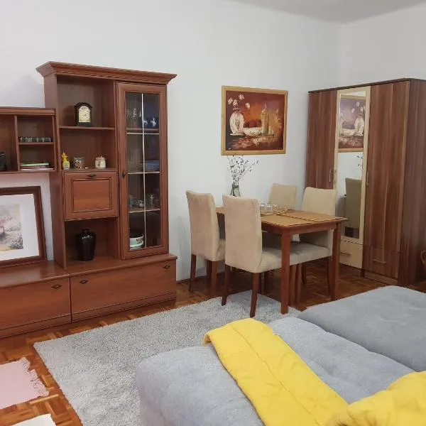 Rávágy Apartman, hotel em Helvécia