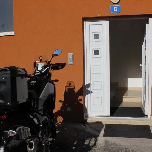 체티네에 위치한 호텔 Apartments Kapisoda