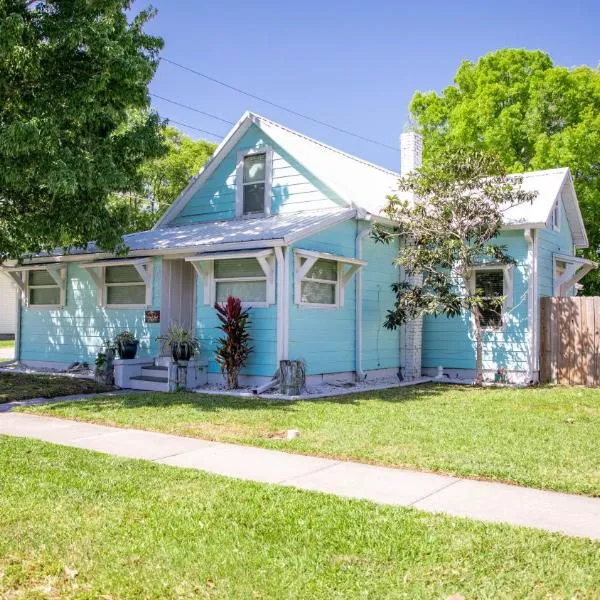 Family Home with Private Pool Yard Only 24 Mi to Disney, hotel v destinaci Saint Cloud