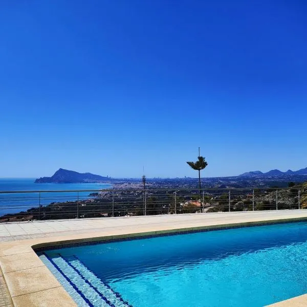 Seaview 6br villa with private pool, hotel v destinaci Altea