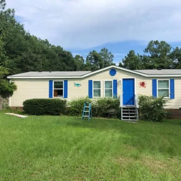 Quiet Gateway close to the Marina, Beach and Base, hotel v destinaci North Topsail Beach