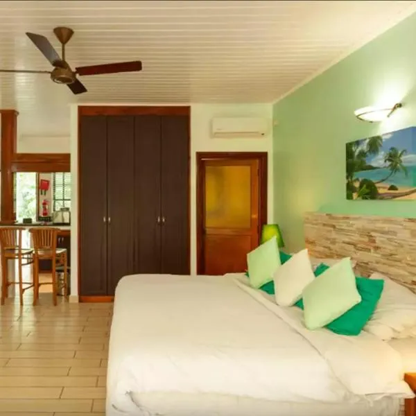 La Digue Self-Catering Apartments، فندق في لا ديج