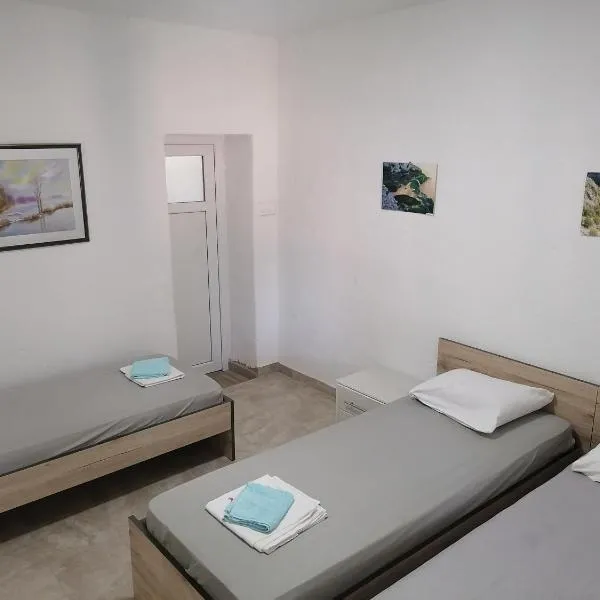 Apartman Milan، فندق في أوبروفاتش