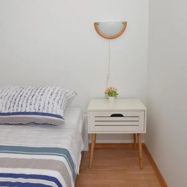 Holiday home Tcono – hotel w mieście Tkon
