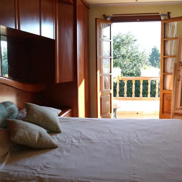 Habitaciones Dobles en Casa, hotel in Villanueva