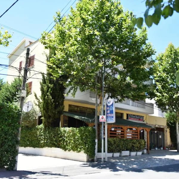Hotel Freedom โรงแรมในเลเจอ