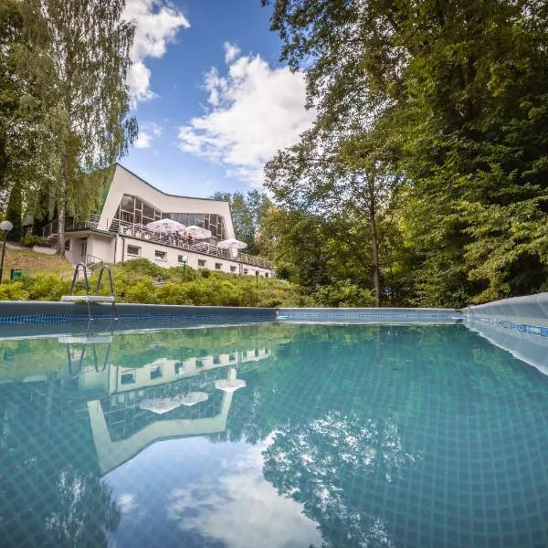 Hotel Ameliówka, hotel v destinaci Masłów