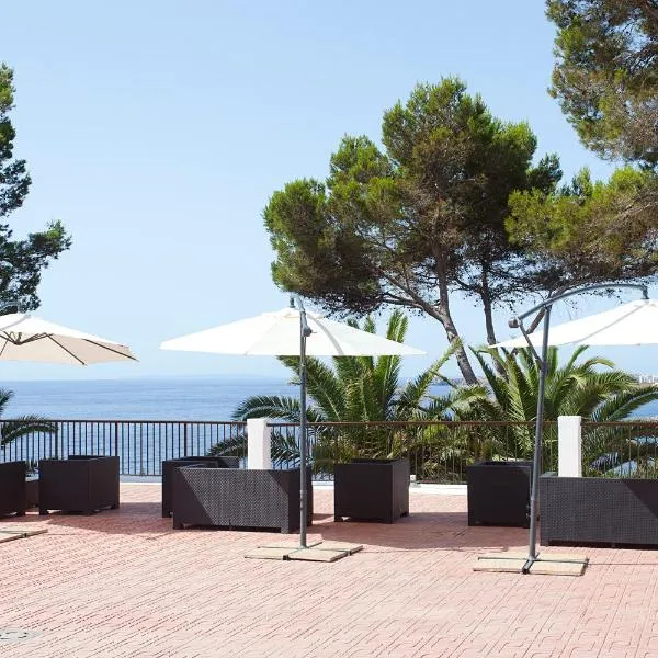Apartamentos Club Cala Azul, hotel a Cala Llenya