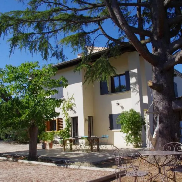 Le Grand Cèdre - 2 Chambres d'hôtes - Sud Ardèche, hotel v destinácii Bourg-Saint-Andéol