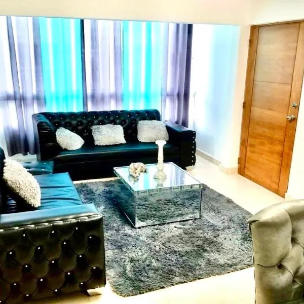 Acogedor apartment , seguridad las 24 horas , Airport 8 minutos, piscina con terraza , 2 parqueos, hotel v destinaci Licey al Medio