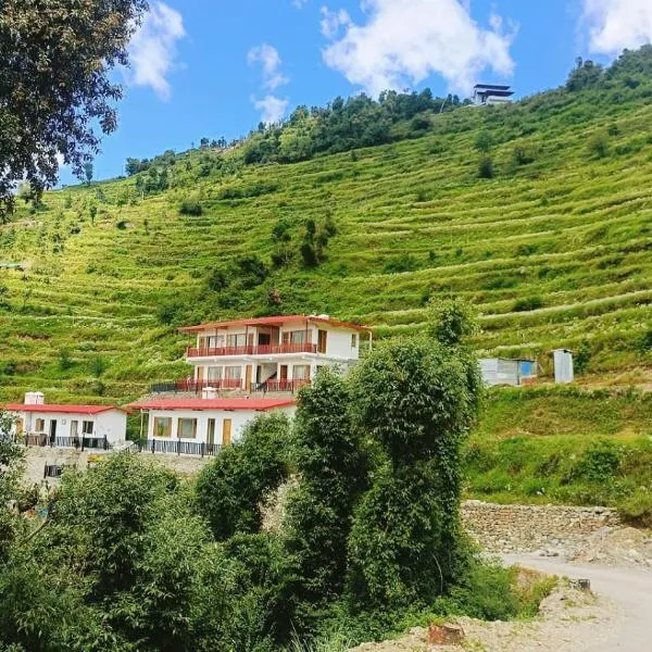 ์นด๋ํ์ ์์นํ ํธํ
The Vintage Hill Village