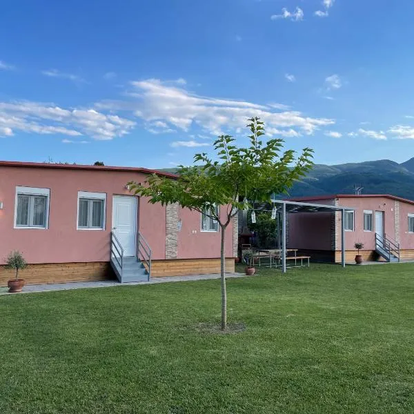 13 Brothers Bungalows, ξενοδοχείο στην Παραλία Σκοτίνης