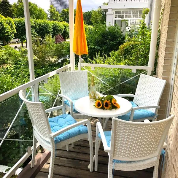 Apartment Kaiserperle mit Balkon direkt am Strand, hotel in Lübeck