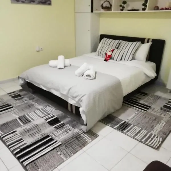 COZZY STUDIO IN NEA MAKRI, hotel in Nea Makri