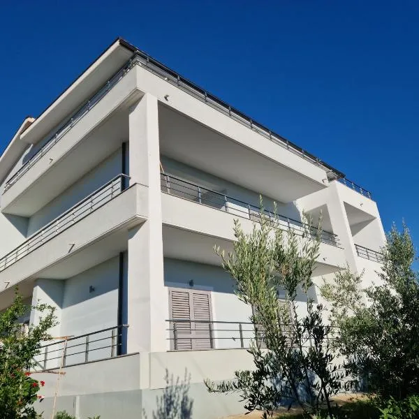 Villa Pulo, hotel v destinaci Tragjas